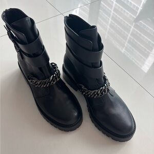 Lola Cruz Sleek Black Combat Boots with Chain-Link Accent Size 6